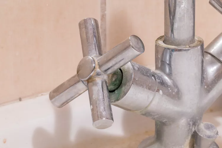 Remove Limescale on Faucets