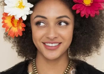 hippie-hairstyles-afro-and-flowers-1