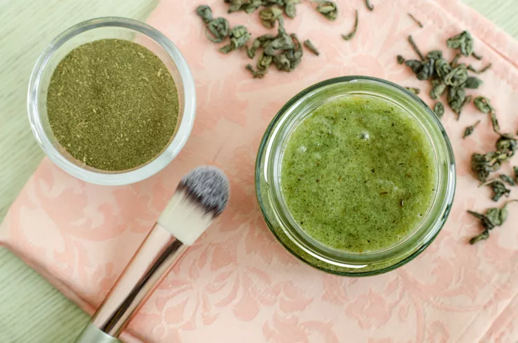 homemade-natural-mask-scrub-with-sea-salt--olive-oil-and-green-tea-112c4358c