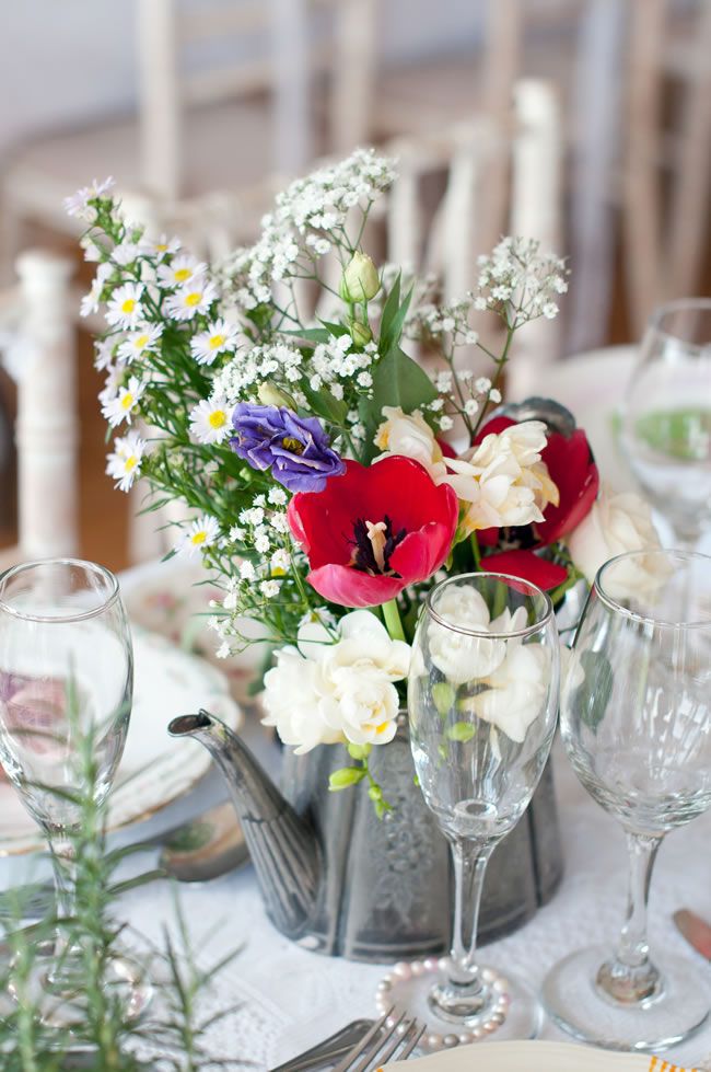 21-ways-to-decorate-your-wedding-venue-with-flowers-sarareeve.com-2