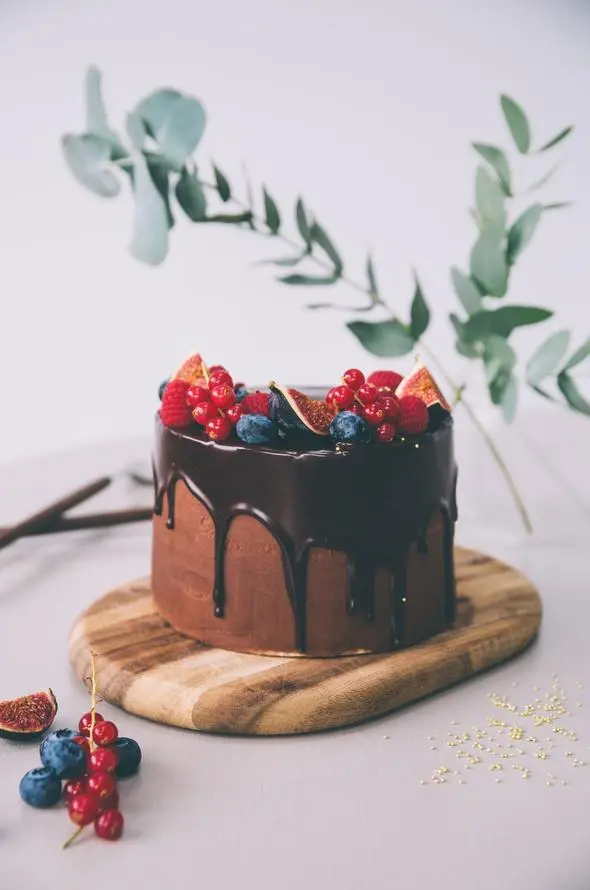 Chocolate-drip-cake-by-Camerino-