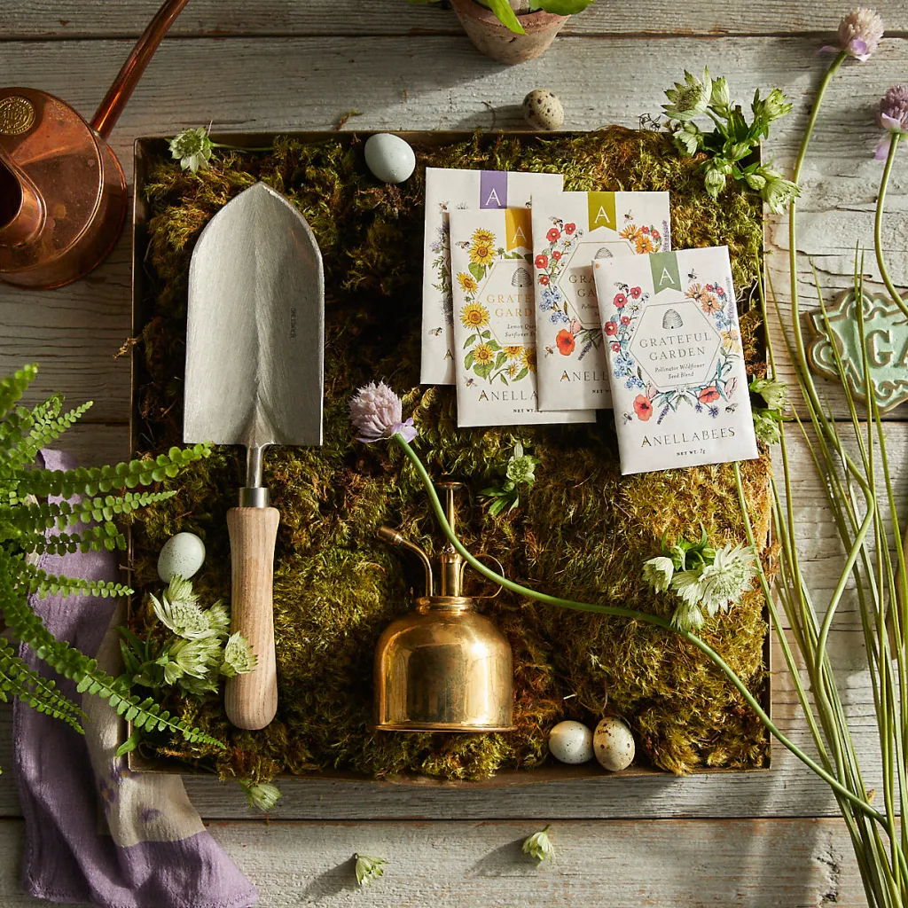 cute-garden-themed-best-homemade-DIY-gift-baskets-ideas-with-flower-seed-packets