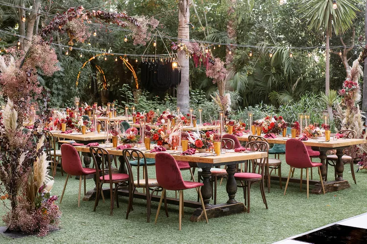 fall-wedding-decorations-moody-reception-velvet-chairs-anna-delores-photography