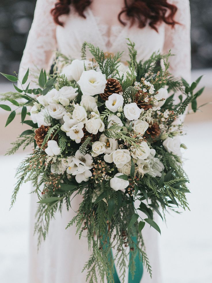oversize-organic-winter-wedding-bouquets