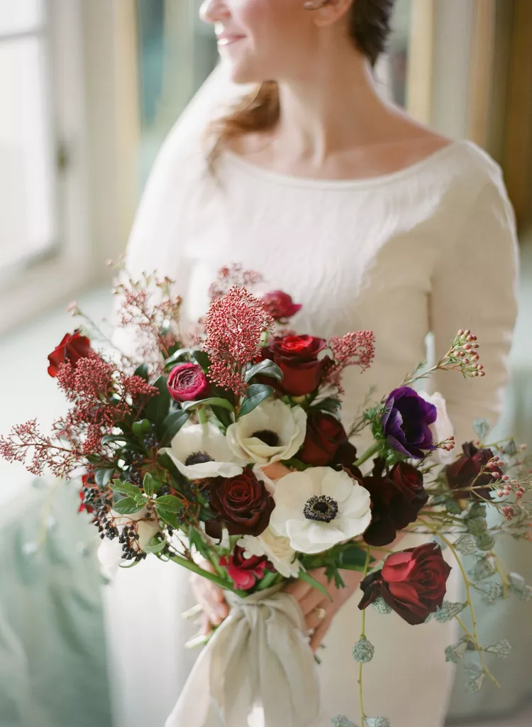 winter-wedding-bouquets-greg-finck-1017-2000-49fa4f04e3684eb39f197203fabf79c1