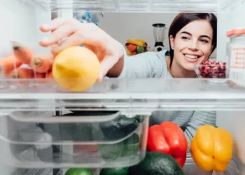 این 13 غذا را هرگز نباید در یخچال قرار دهید