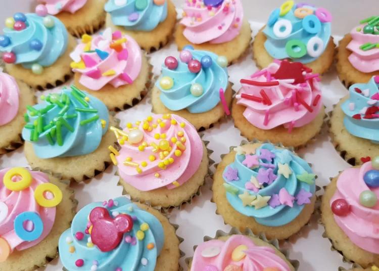 Cupcakes or Mini Cupcakes
