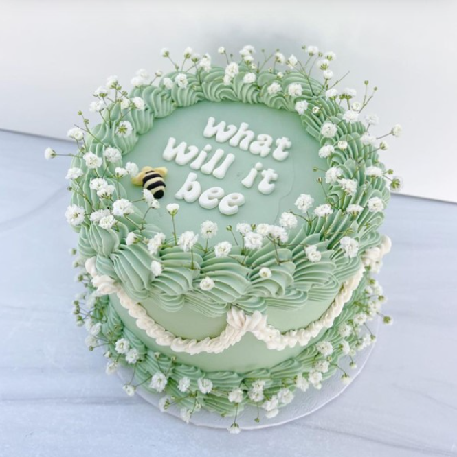 Gender reveal cakes with bees
