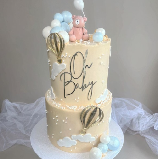 Gender reveal cakes with balloons
