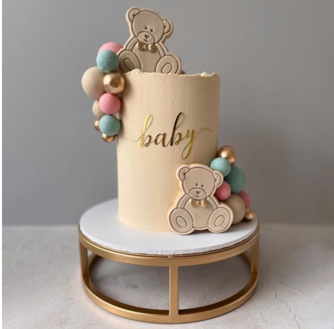 Gender reveal cakes with cookies
