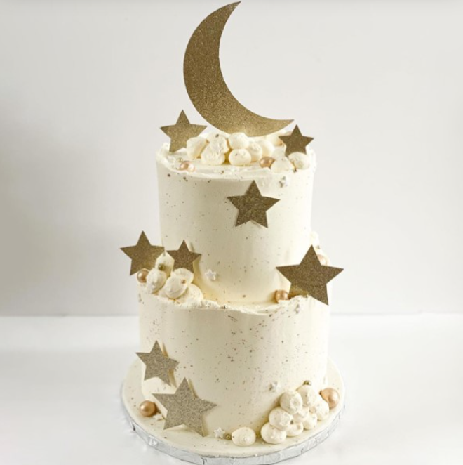Gender reveal cakes with moons and stars