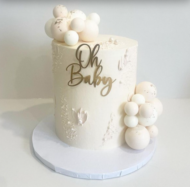 Gender reveal cakes with pearls
