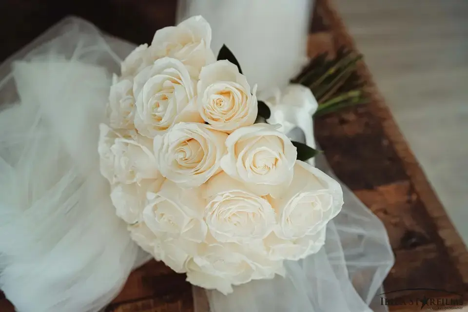 116660-white-rose-wedding-bouquet