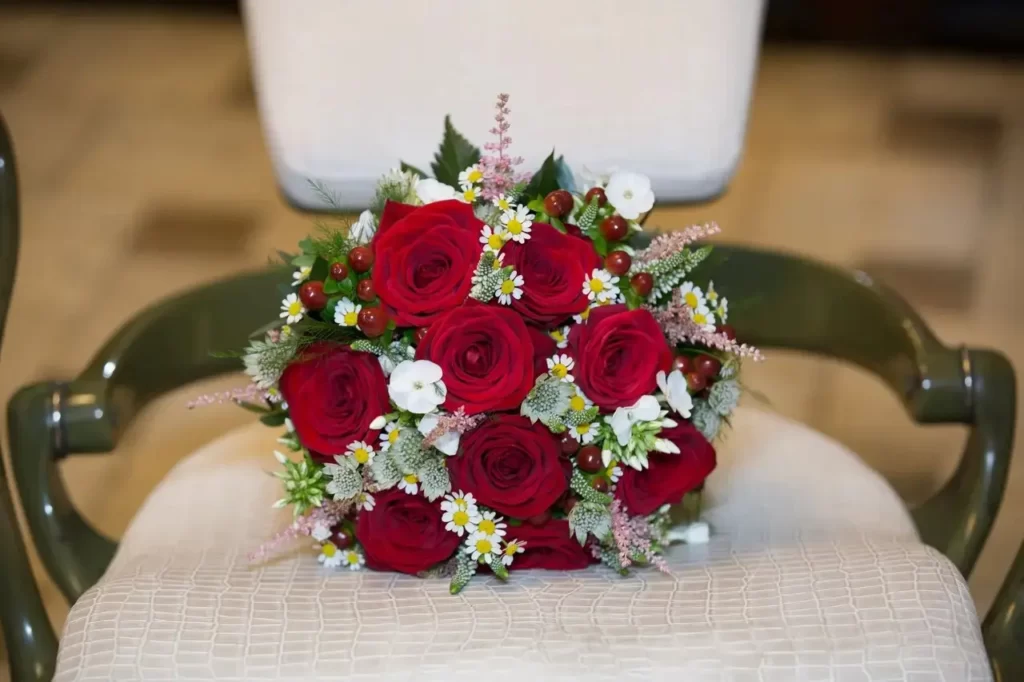 116790-rose-and-daisy-wedding-bouquet