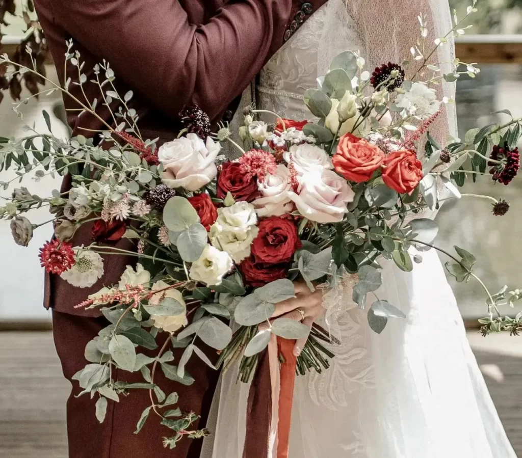 116816-red-and-white-rose-wedding-bouquet