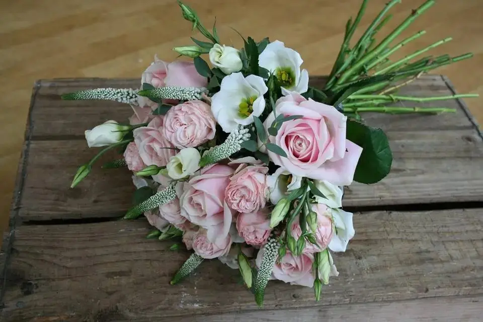 116862-delicate-pink-rose-wedding-bouquet