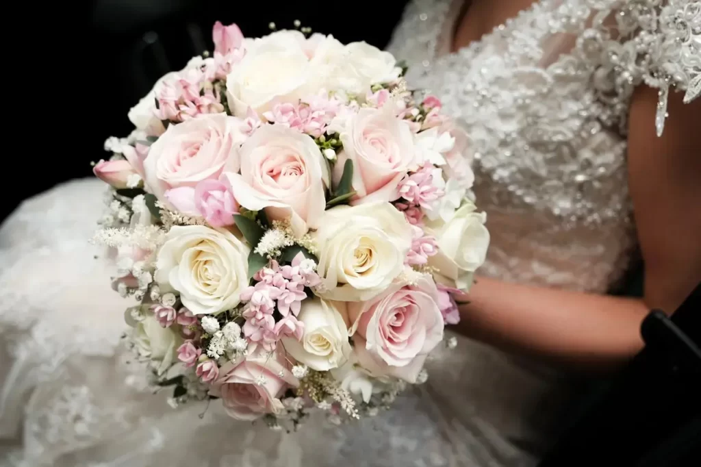 116886-pink-and-white-rose-wedding-bouquet