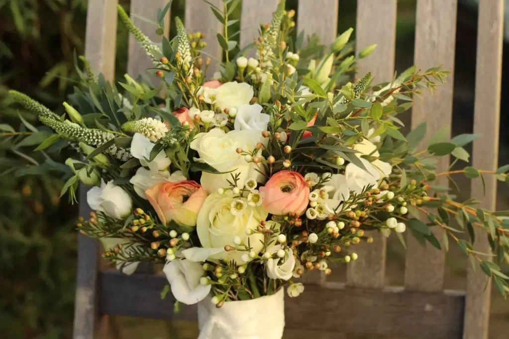 117024-cream-white-rose-wedding-bouquet