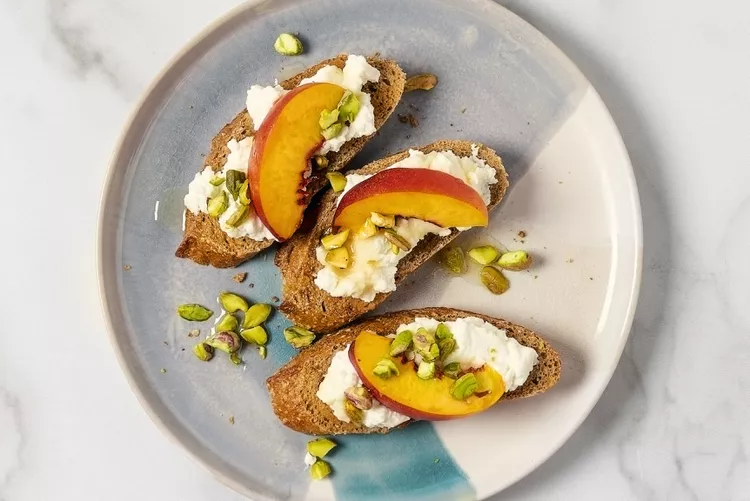 close-up-of-appetizer-canap--with-peach-and-burrata-on-a-plate