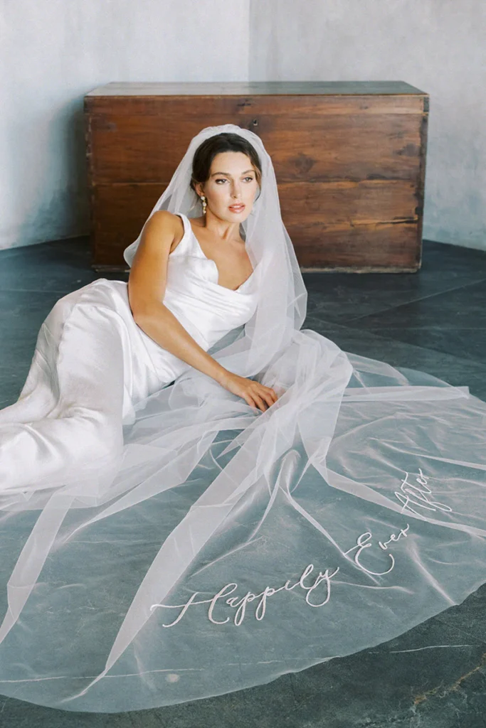 Happily-ever-after-embroidered-wedding-veil-madame-tulle-16_5000x