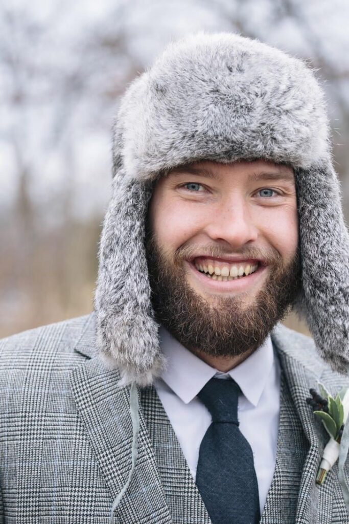 winter-wedding-groom-style-hat