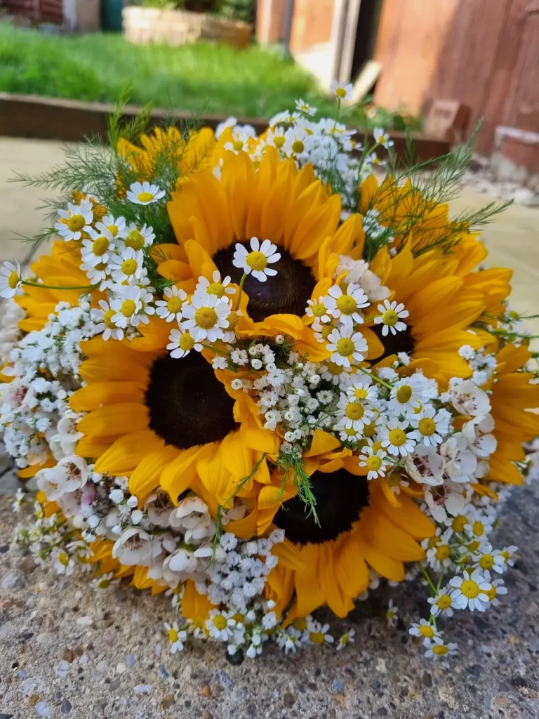 153117-juniper-flowers-sunflower-bouquet