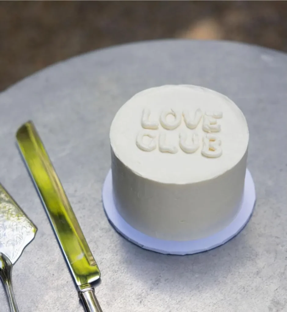 love-club-engagement-cake