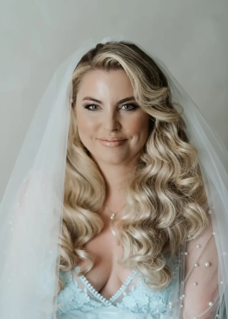 elegant-curly-side-part-best-hair-down-wedding-hairstyles-with-veil