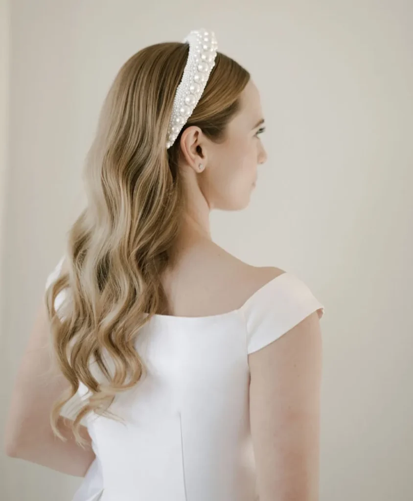 elegant-simple-wavy-hair-down-wedding-hair-ideas-with-pearl-headpiece