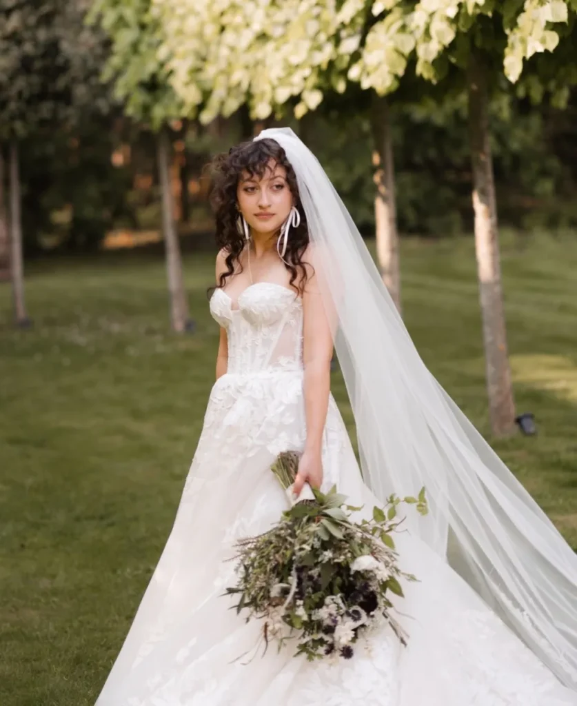 simple-down-natural-curly-wedding-hair-inspo-with-bangs