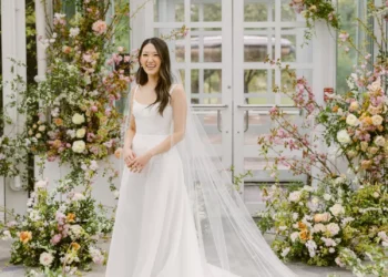 5-brooklyn-botanical-garden-wedding-bride-portrait-bo-shim-1223-2c7173fb67da43f4b4125540e0fb1134