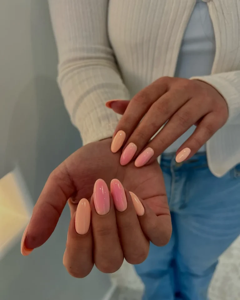 ناخن فضای منفی (Negative Space Nails)