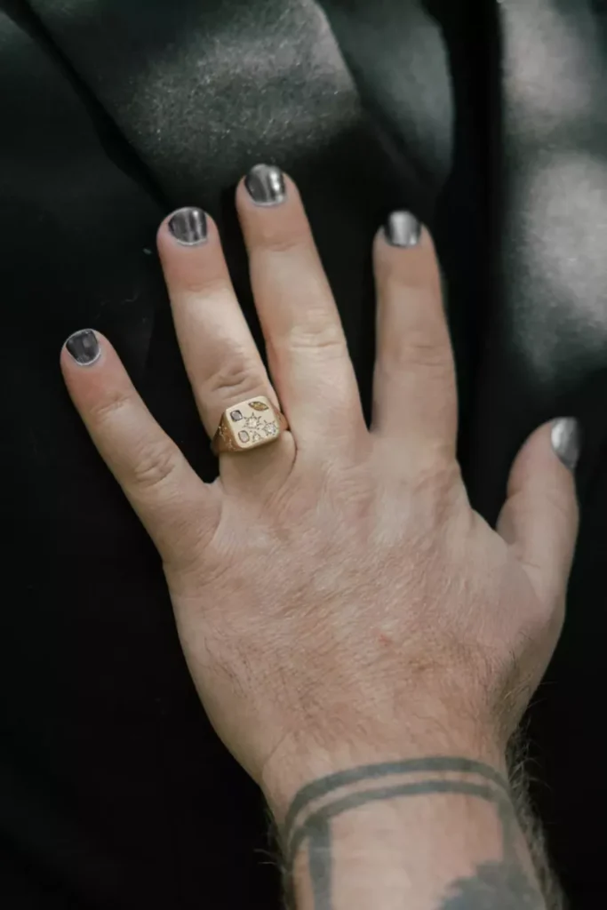 حلقهای با سبک مُهر (Signet-Styled Bauble)