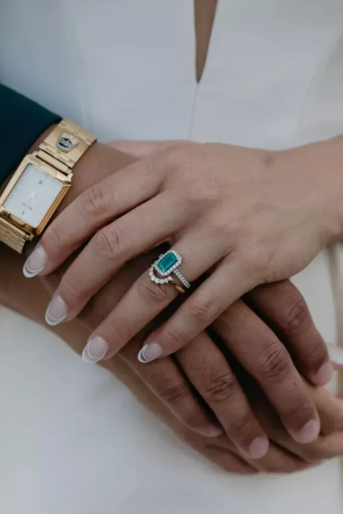 حلقهی زمرد سبز