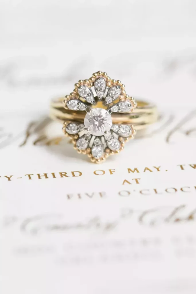 حلقهی گلدار و جسورانه