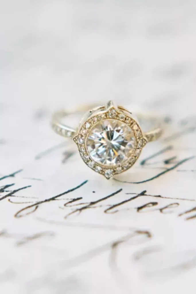 حلقهی الماس گرد با طلای زرد