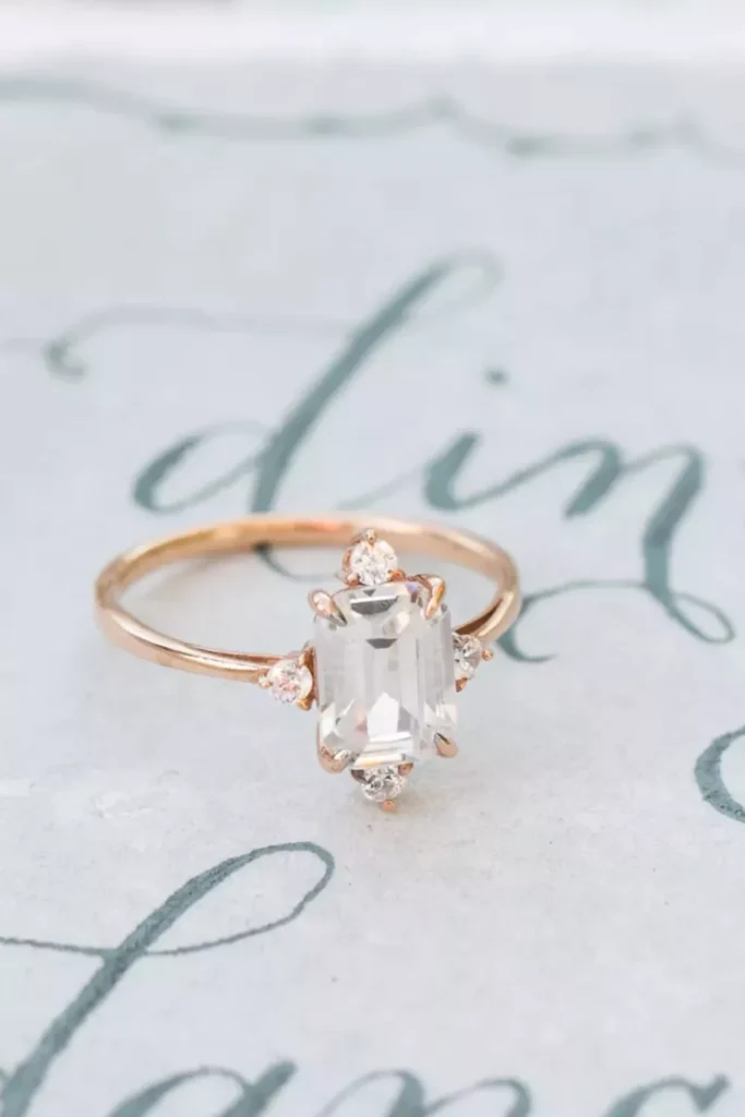 حلقهی الماس برش زمردی (Emerald-Cut)