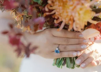 vintage-engagement-ring-recirc-sasithon