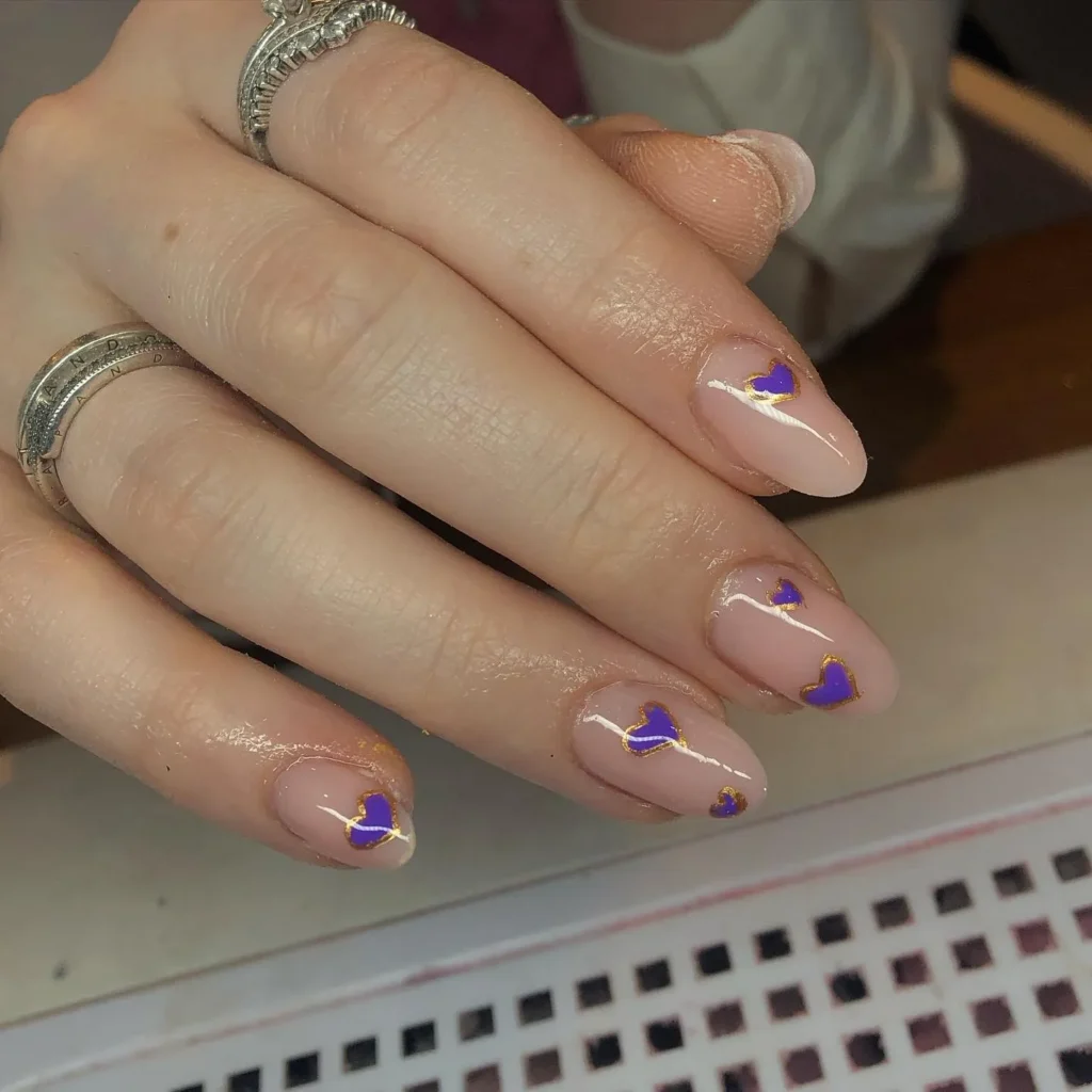 ناخن‌های فرنچ با طرح قلبی