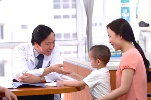 والدین قبل از دادن مکمل به کودکان مبتلا به یبوست باید با پزشک مشورت کنند.