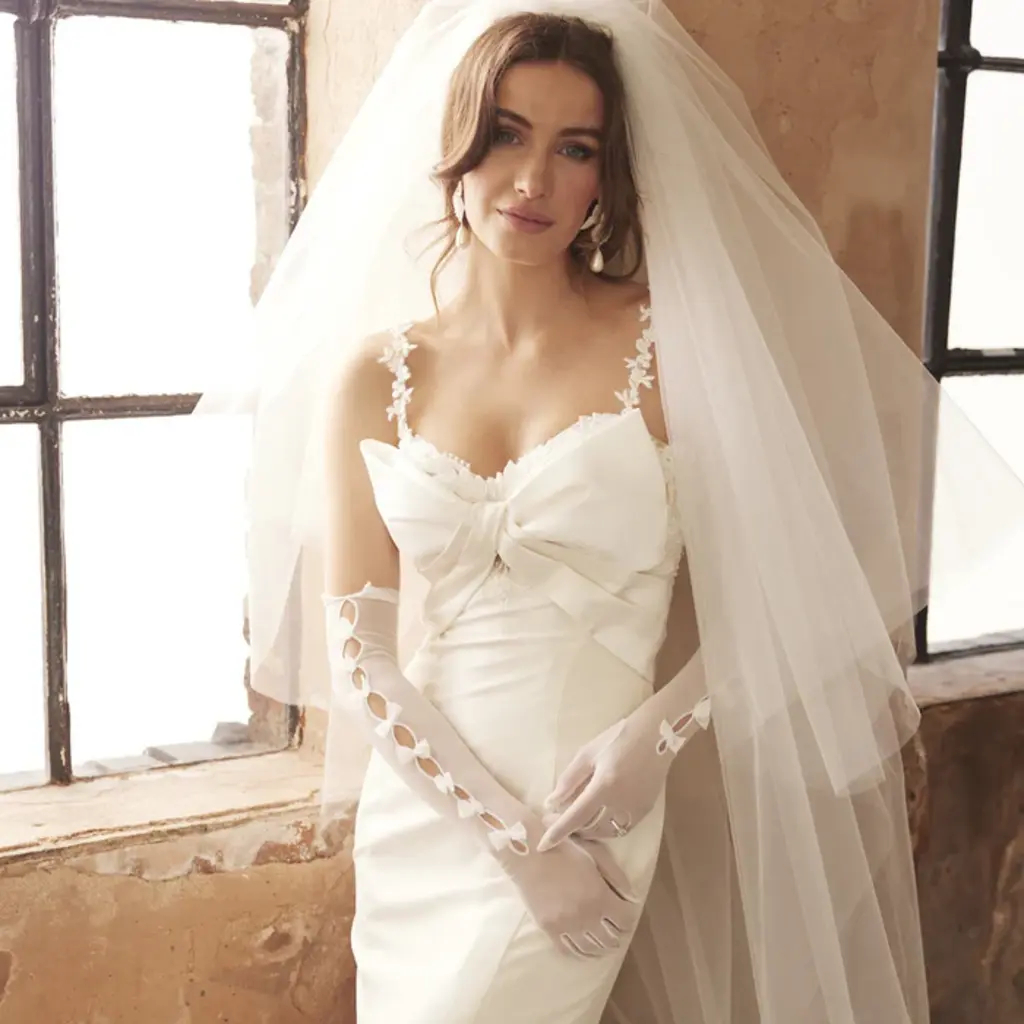 Stylish Opera Gloves for Brides 35